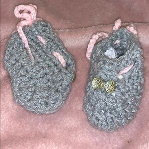 Knitted baby shoes and headband